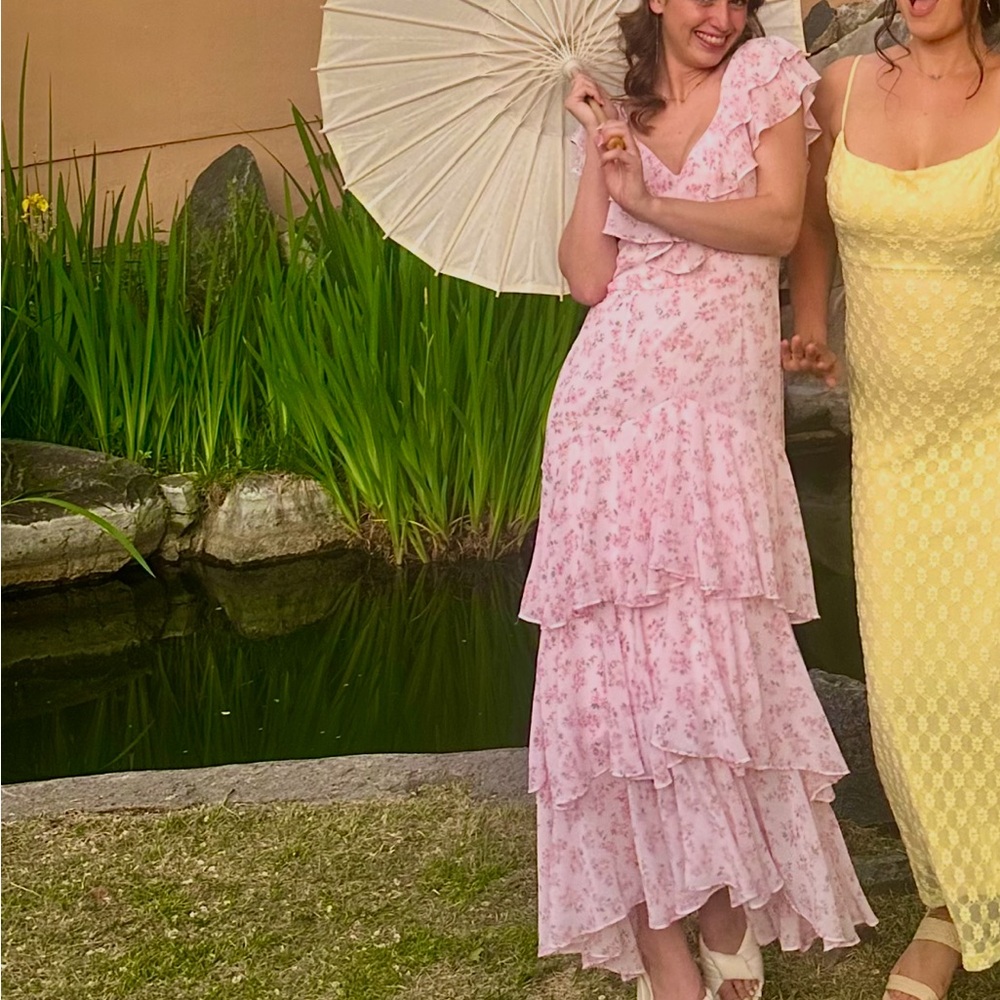 🌸 WAYF Floral Tiered Ruffle Maxi Dress – Blush Ditsy – Size Small 🌸